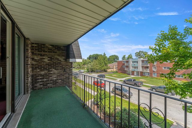 9122 S Pulaski Road 2E, Oak Lawn, IL 60453