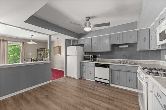 9122 S Pulaski Road 2E, Oak Lawn, IL 60453
