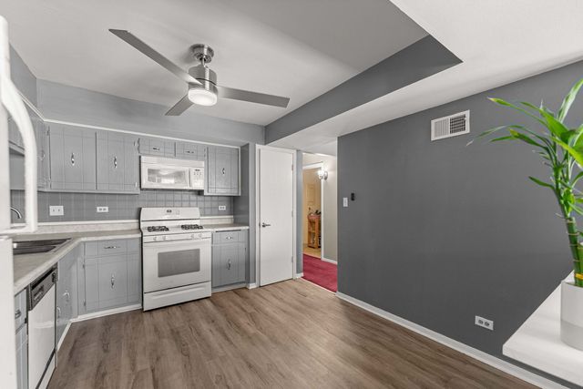 9122 S Pulaski Road 2E, Oak Lawn, IL 60453