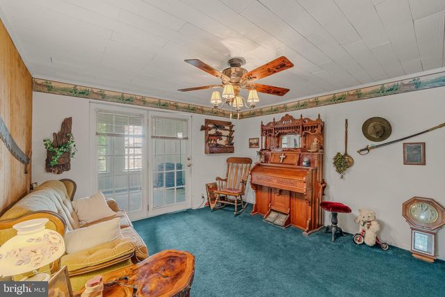 259 MARTINSBURG RD, Berkeley Springs, WV 25411