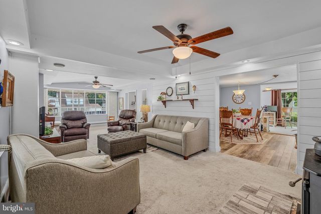 259 MARTINSBURG RD, Berkeley Springs, WV 25411