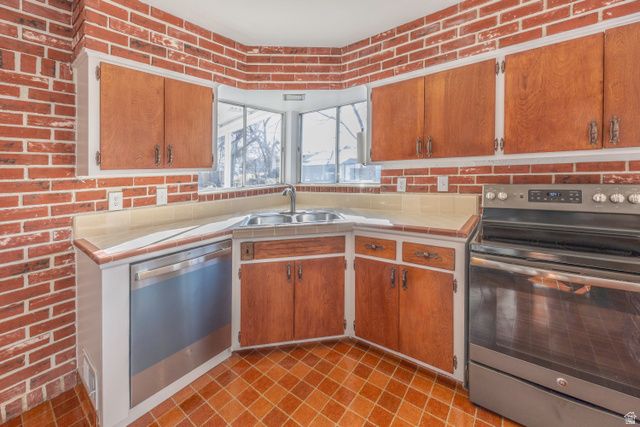 6871 W 3500 S, West Valley City, UT 84128