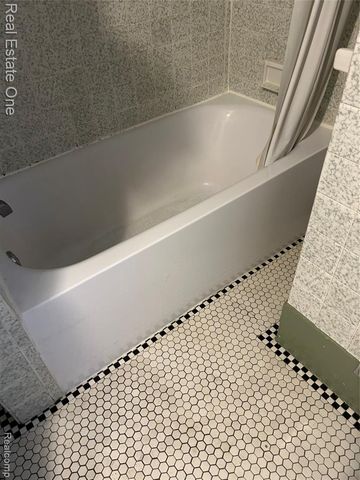 14212 Northline Road, Southgate, MI 48195