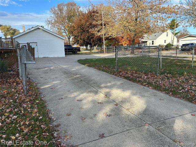 14212 Northline Road, Southgate, MI 48195