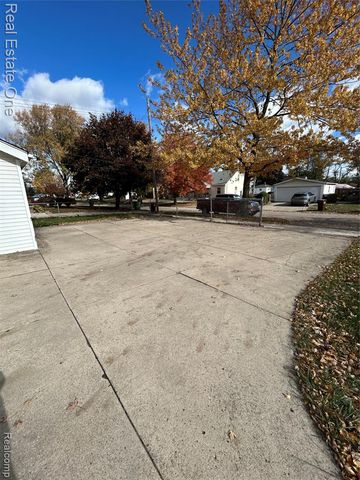 14212 Northline Road, Southgate, MI 48195