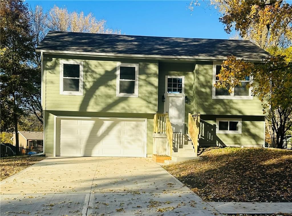 1104 NE Columbus Street, Lee's Summit, MO 64086