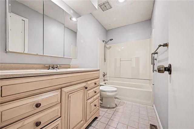 10907 W 96th Terrace, Overland Park, KS 66214