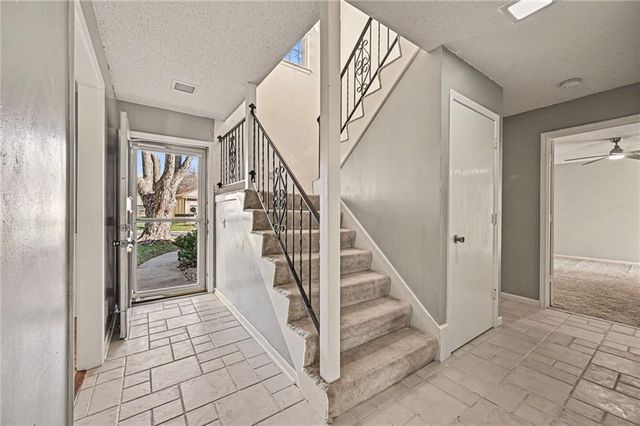 10907 W 96th Terrace, Overland Park, KS 66214