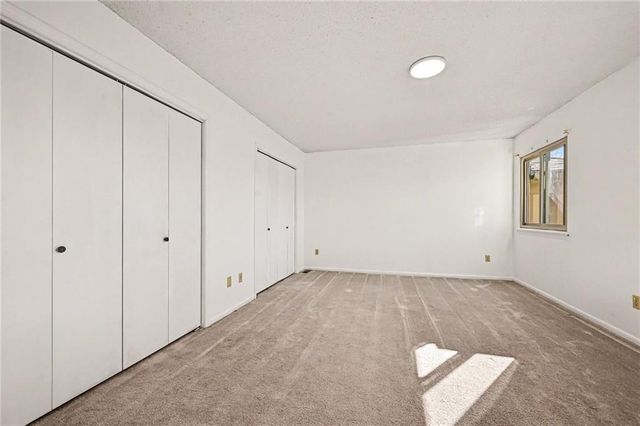 10907 W 96th Terrace, Overland Park, KS 66214