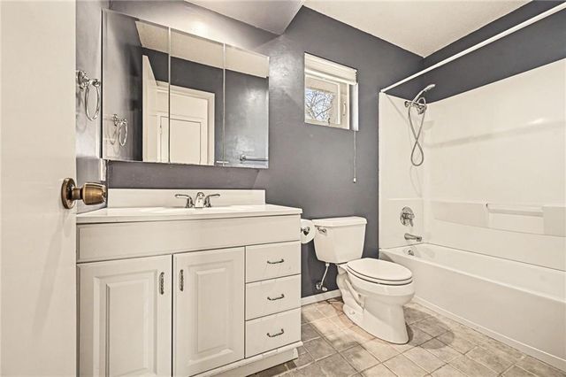 10907 W 96th Terrace, Overland Park, KS 66214