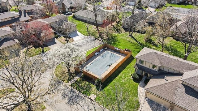 10907 W 96th Terrace, Overland Park, KS 66214