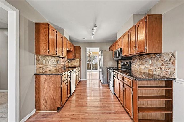 10907 W 96th Terrace, Overland Park, KS 66214