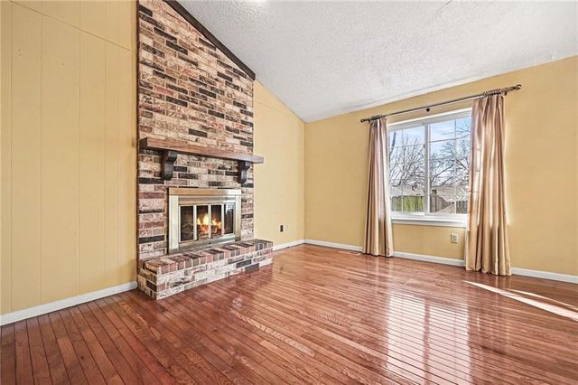 10907 W 96th Terrace, Overland Park, KS 66214