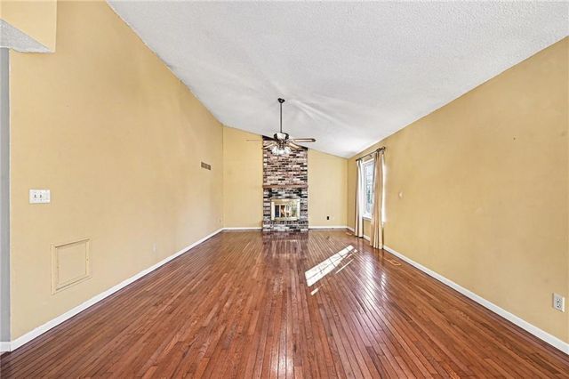 10907 W 96th Terrace, Overland Park, KS 66214