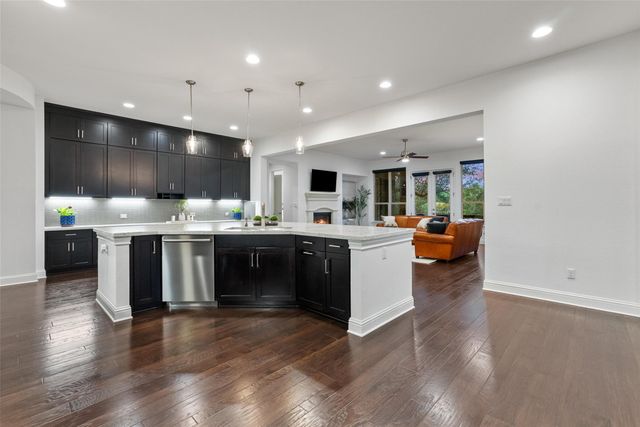 307 Lodestone LN, Austin, TX 78738