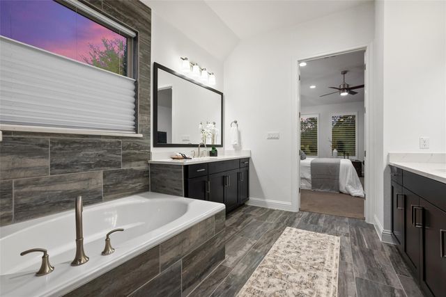 307 Lodestone LN, Austin, TX 78738