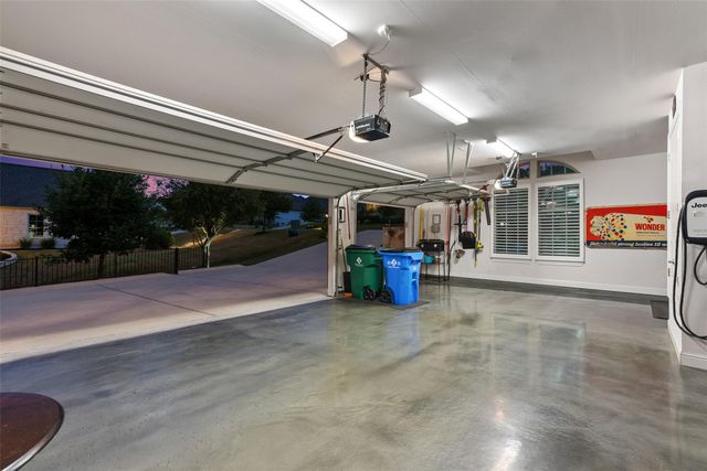 307 Lodestone LN, Austin, TX 78738