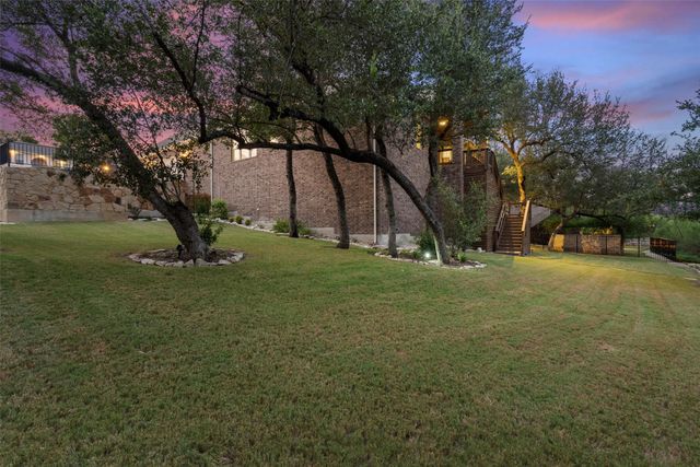 307 Lodestone LN, Austin, TX 78738