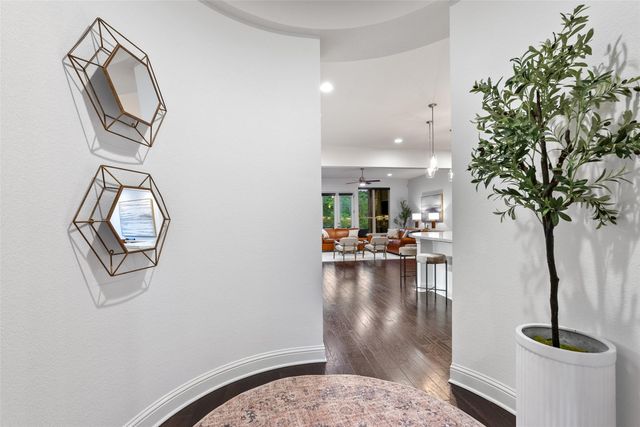 307 Lodestone LN, Austin, TX 78738