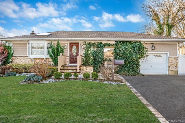 1616 Madison Avenue, West Islip, NY 11795