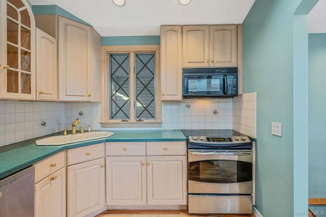 1616 Madison Avenue, West Islip, NY 11795