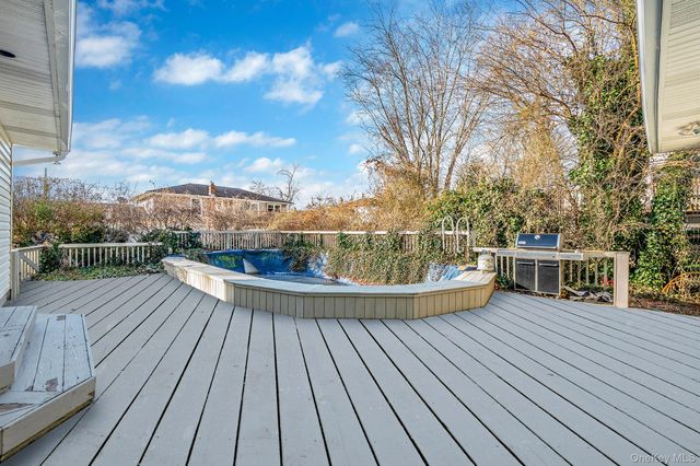 1616 Madison Avenue, West Islip, NY 11795