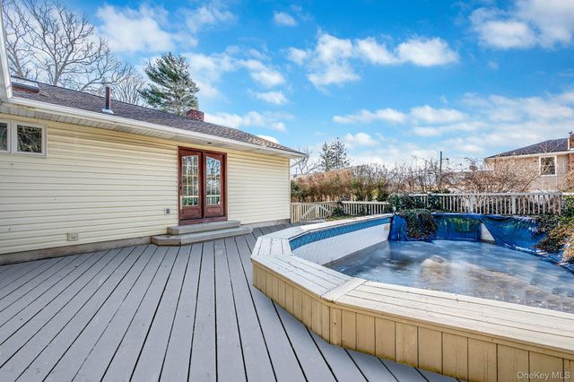 1616 Madison Avenue, West Islip, NY 11795