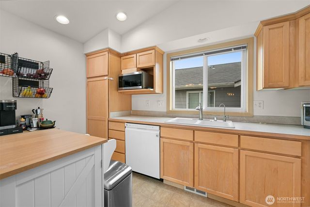 7494 Seashell Way, Blaine, WA 98230