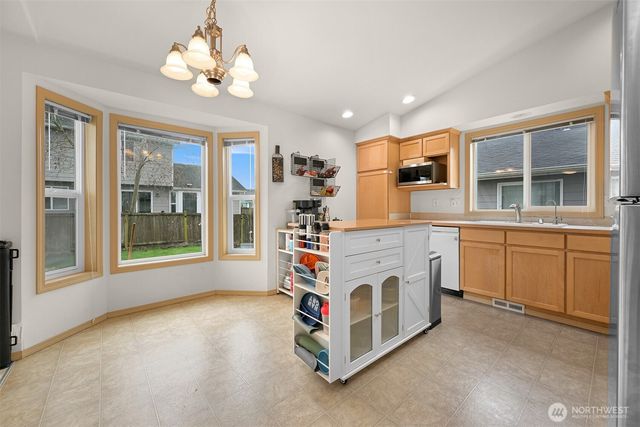 7494 Seashell Way, Blaine, WA 98230