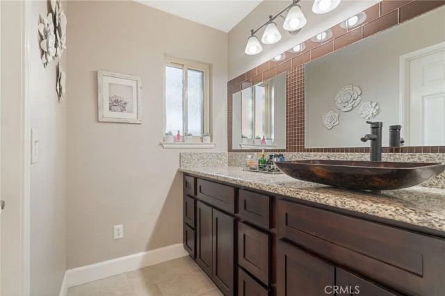 28966 Shadow Creek, Highland, CA 92346