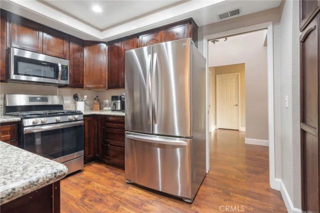 28966 Shadow Creek, Highland, CA 92346