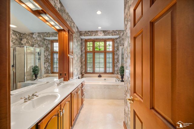 862 Saint James Park Avenue, Monroe, MI 48161
