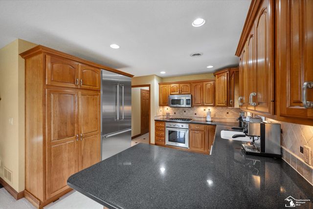 862 Saint James Park Avenue, Monroe, MI 48161