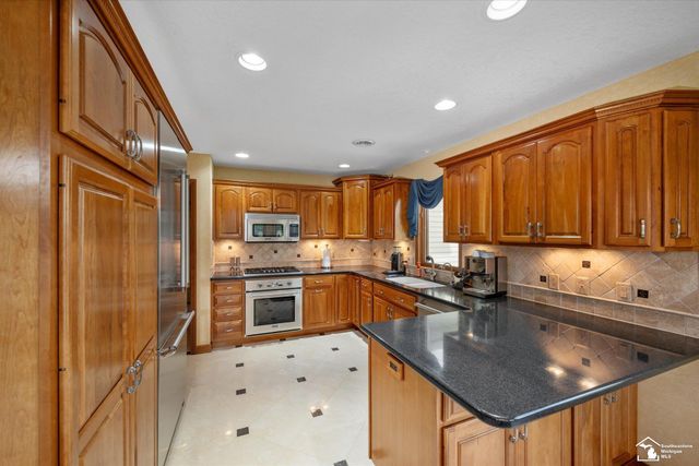862 Saint James Park Avenue, Monroe, MI 48161