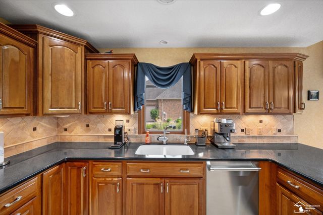 862 Saint James Park Avenue, Monroe, MI 48161