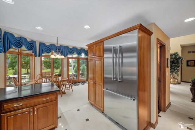 862 Saint James Park Avenue, Monroe, MI 48161