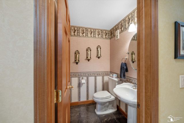 862 Saint James Park Avenue, Monroe, MI 48161