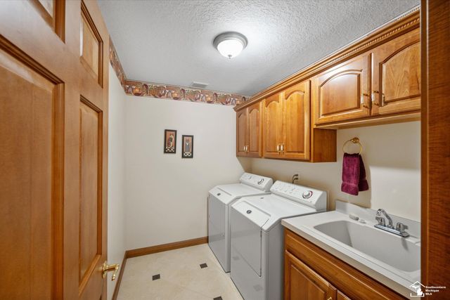862 Saint James Park Avenue, Monroe, MI 48161