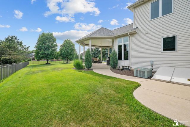 862 Saint James Park Avenue, Monroe, MI 48161