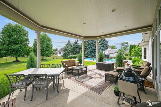 862 Saint James Park Avenue, Monroe, MI 48161