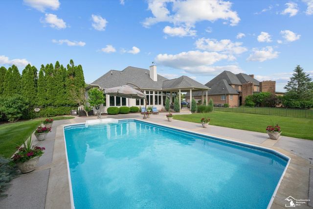 862 Saint James Park Avenue, Monroe, MI 48161
