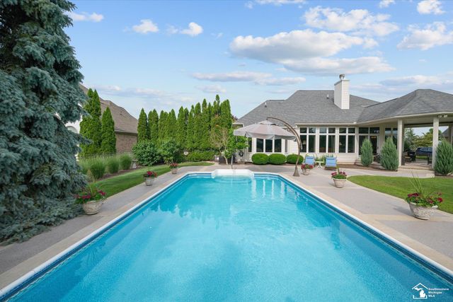862 Saint James Park Avenue, Monroe, MI 48161