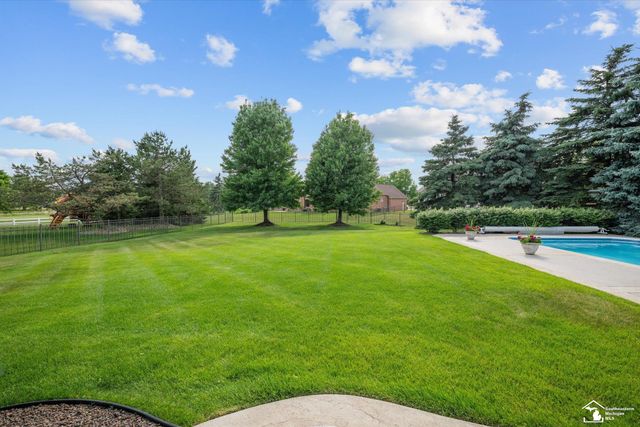 862 Saint James Park Avenue, Monroe, MI 48161