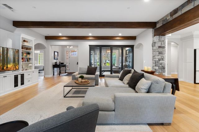 3385 Wimbledon Drive, Redding, CA 96002