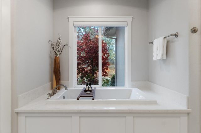 3385 Wimbledon Drive, Redding, CA 96002