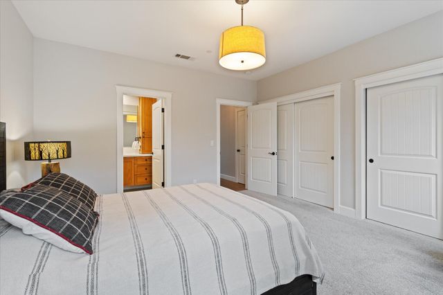 3385 Wimbledon Drive, Redding, CA 96002