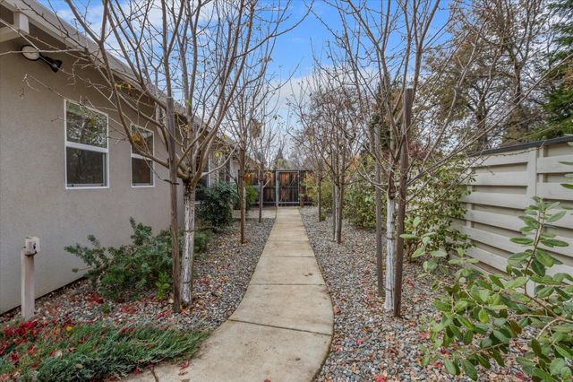 3385 Wimbledon Drive, Redding, CA 96002