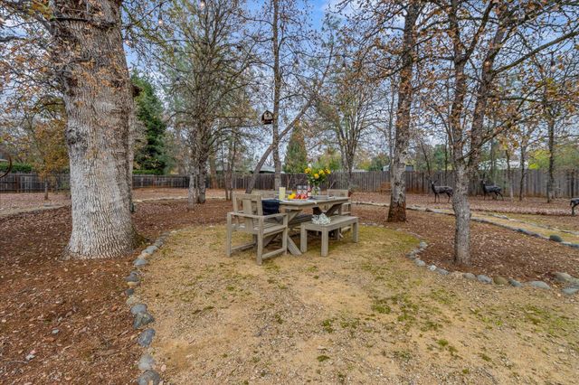 3385 Wimbledon Drive, Redding, CA 96002