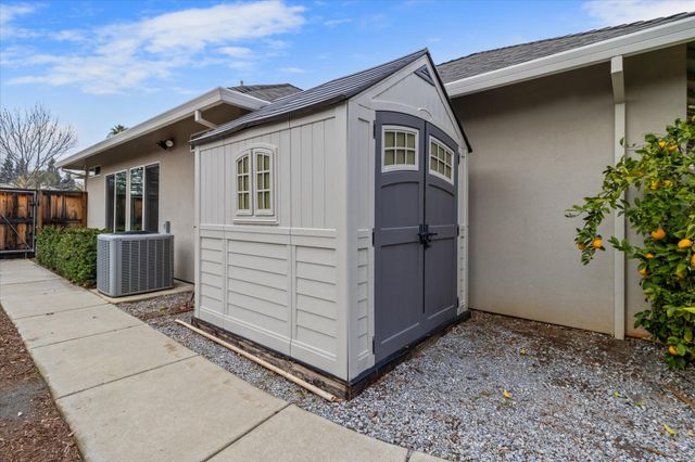 3385 Wimbledon Drive, Redding, CA 96002