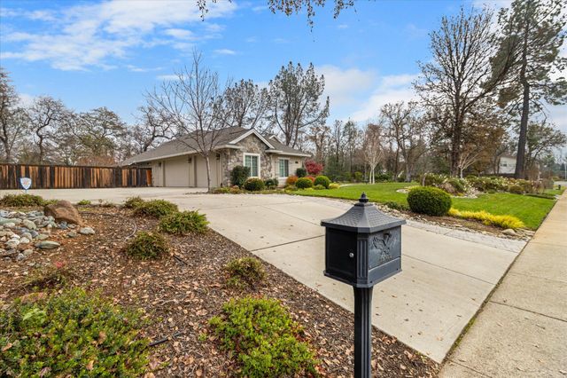 3385 Wimbledon Drive, Redding, CA 96002